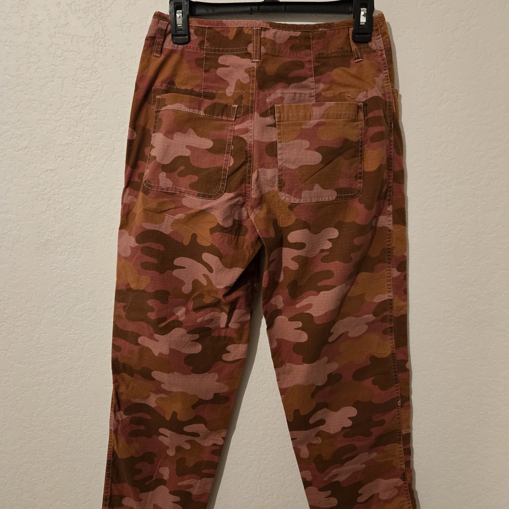 Sundance Women's Pink/ Brown Camouflage Cropped Pants . EUC. Size P0 - Picture 4 of 6